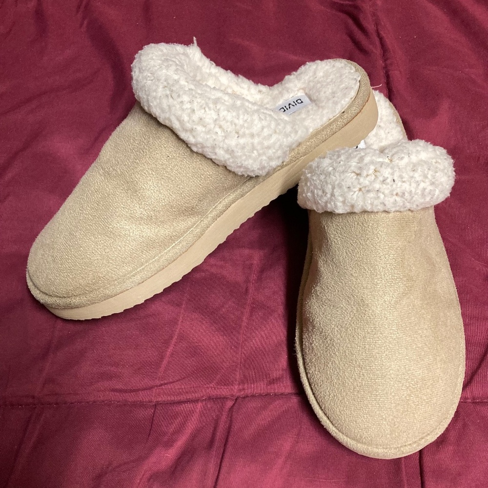 NWOT Fleece Lined Slipper Clogs